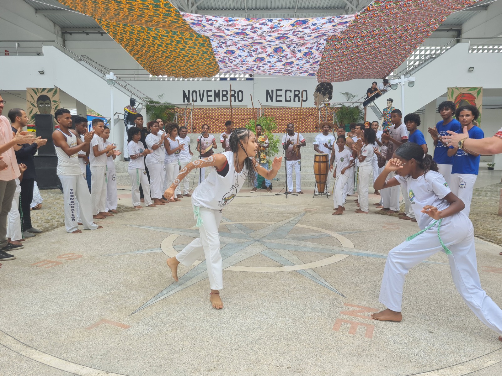 Iniciativa da Secretaria de Estado de Educação, que inclui a prática da capoeira, contempla cerca de 19 mil estudantes