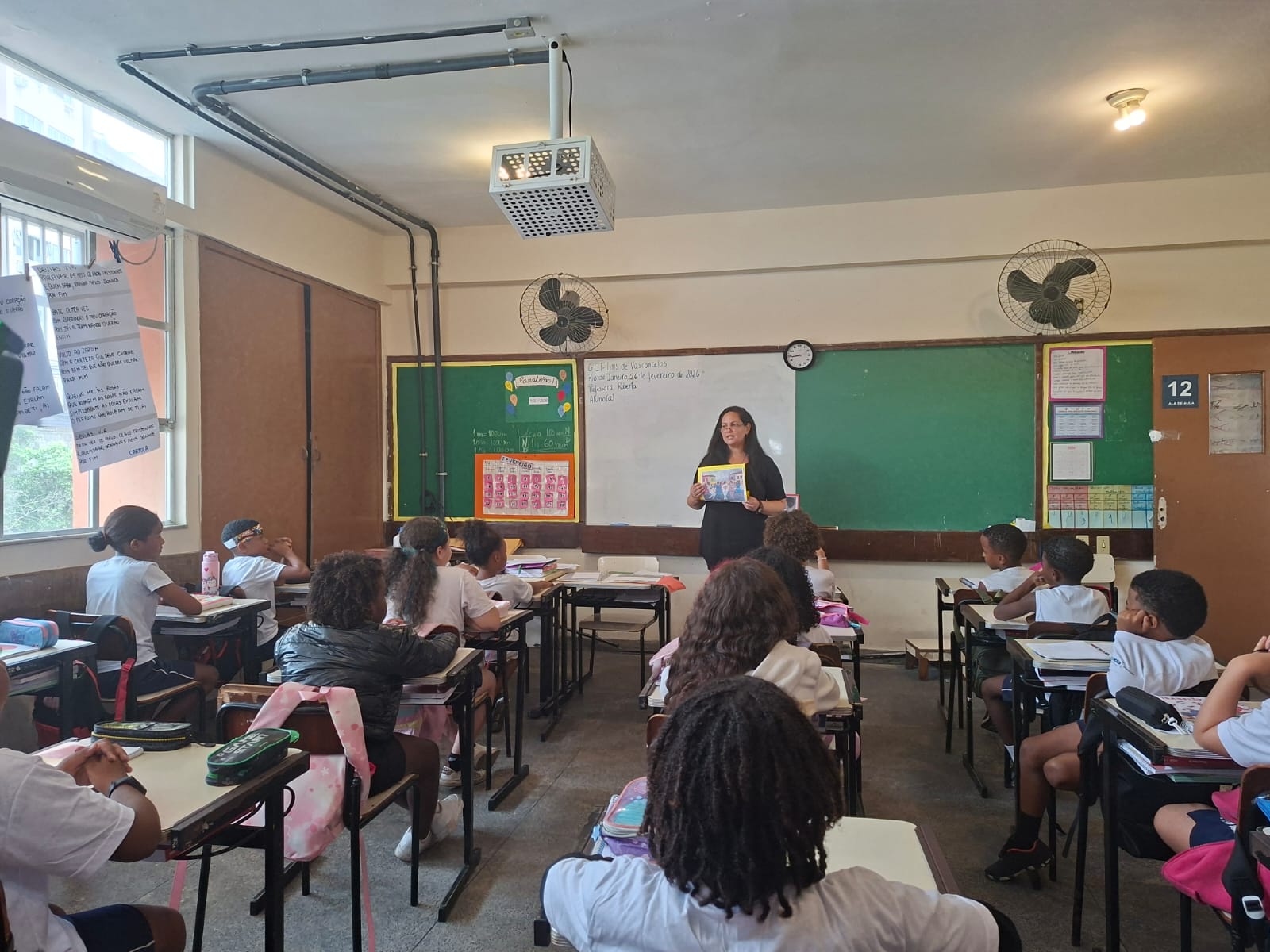 Ginásio Educacional Tecnológico Lins de Vasconcelos, localizado no Bairro do Lins, Zona Norte do Rio, os sambas-enredo ocupam um lugar central no processo de ensino-aprendizagem.